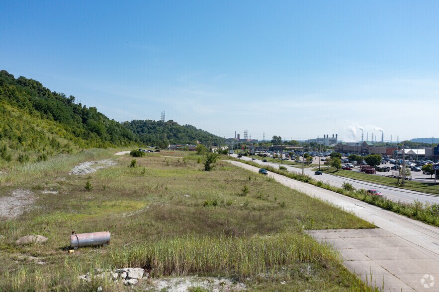 More Photos Of 1015-1103 W Eads Pky, Lawrenceburg Unknown For Lease