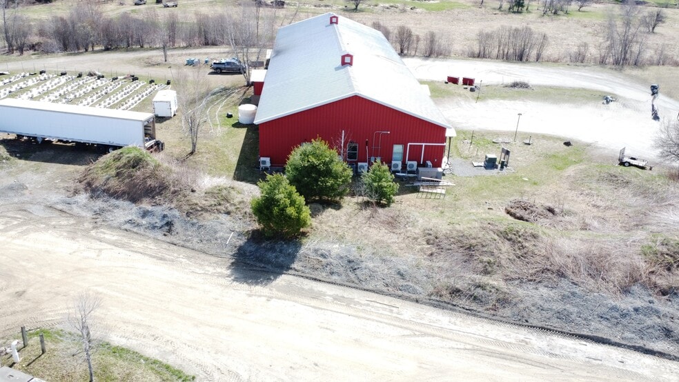 More Photos Of 76 Deer Run Ln, Hyde Park Warehouse For Sale