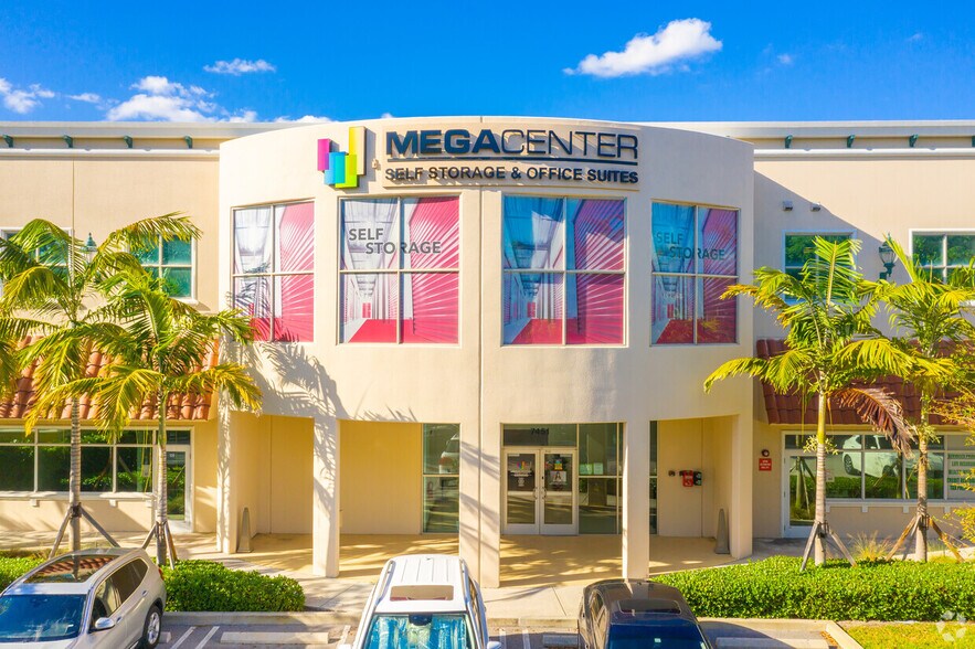 More Photos Of 7451 Riviera Blvd, Miramar Self Storage For Lease