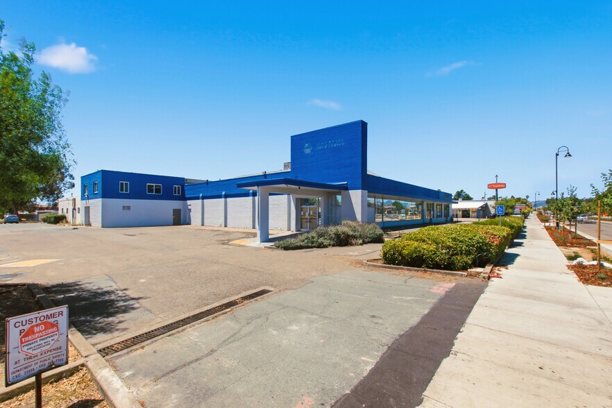 More Photos Of 1319-1323 W Texas St, Fairfield Freestanding For Sale