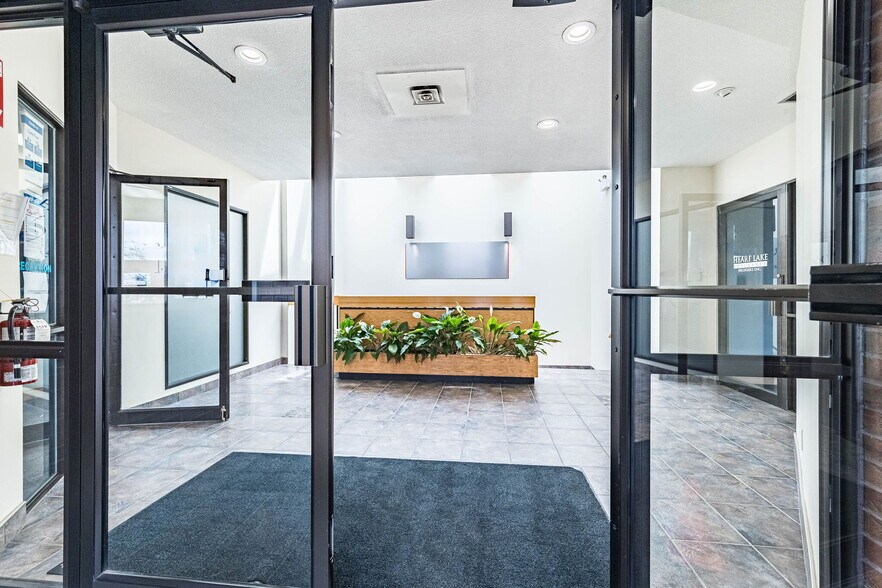 More Photos Of 220 Advance Blvd, Brampton Office For Sale