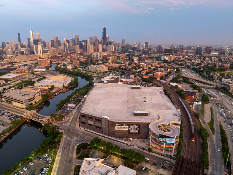 More Photos Of 1237 W Division, Chicago Distribution For Lease