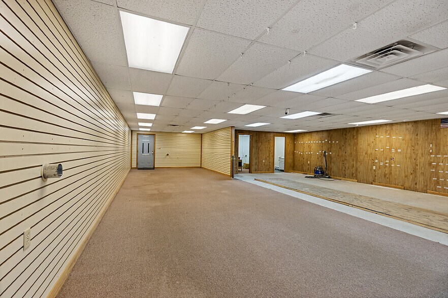 More Photos Of 53 Neck Rd, Benton General Retail For Sale