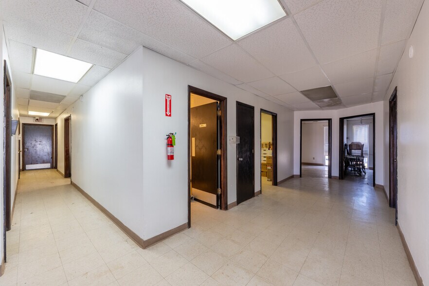 More Photos Of 4901 S Rockwell St, Oklahoma City Service For Sale