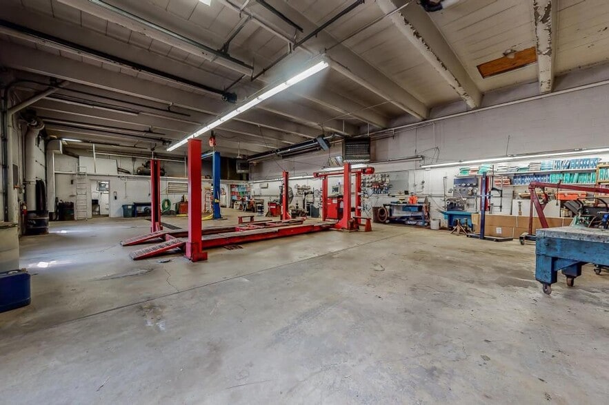 More Photos Of 206 N Highway Ave, Blooming Prairie Service For Sale