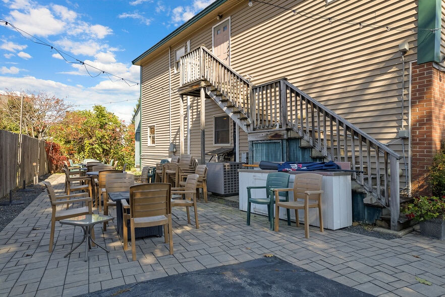 More Photos Of 52 Post Rd, Wells Restaurant For Sale