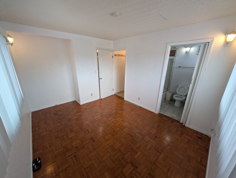 More Photos Of 1638 10th Ave, Honolulu Storefront Retail Office For Sale