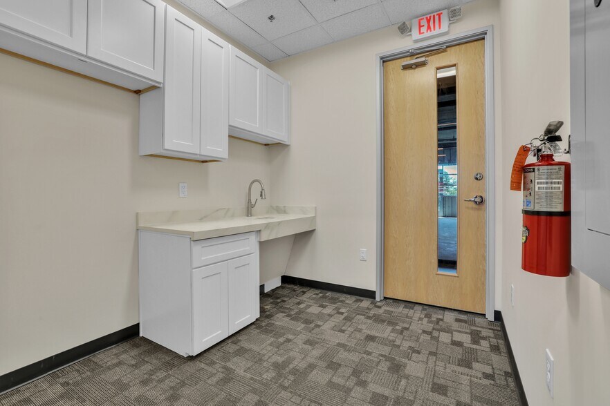More Photos Of 8701 Menchaca Rd, Austin Medical For Lease