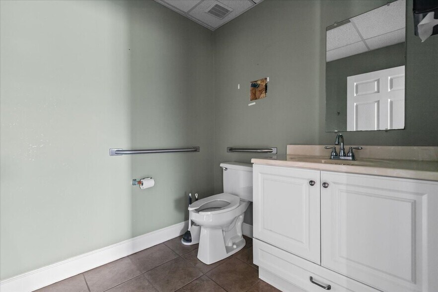 More Photos Of 883 Commerce Dr SW, Conyers Office For Sale