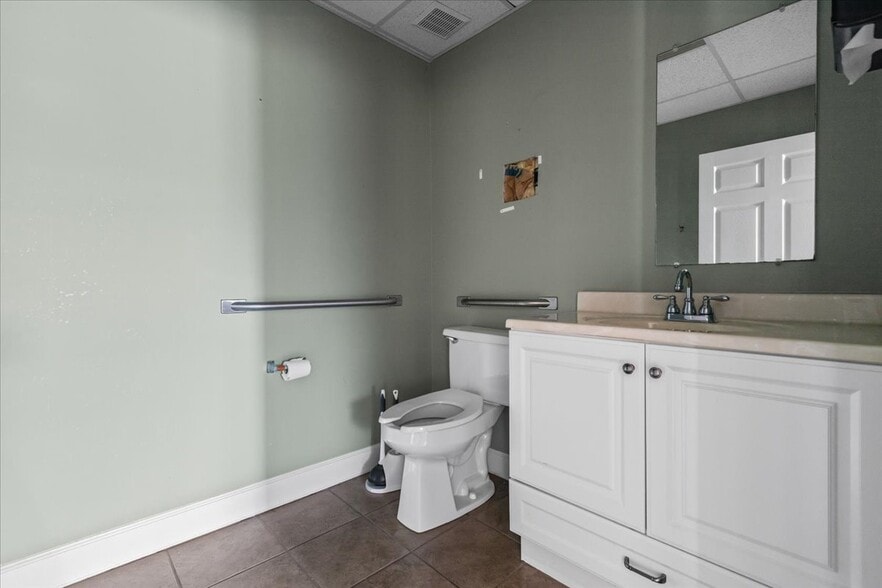 More Photos Of 883 Commerce Dr SW, Conyers Office For Sale