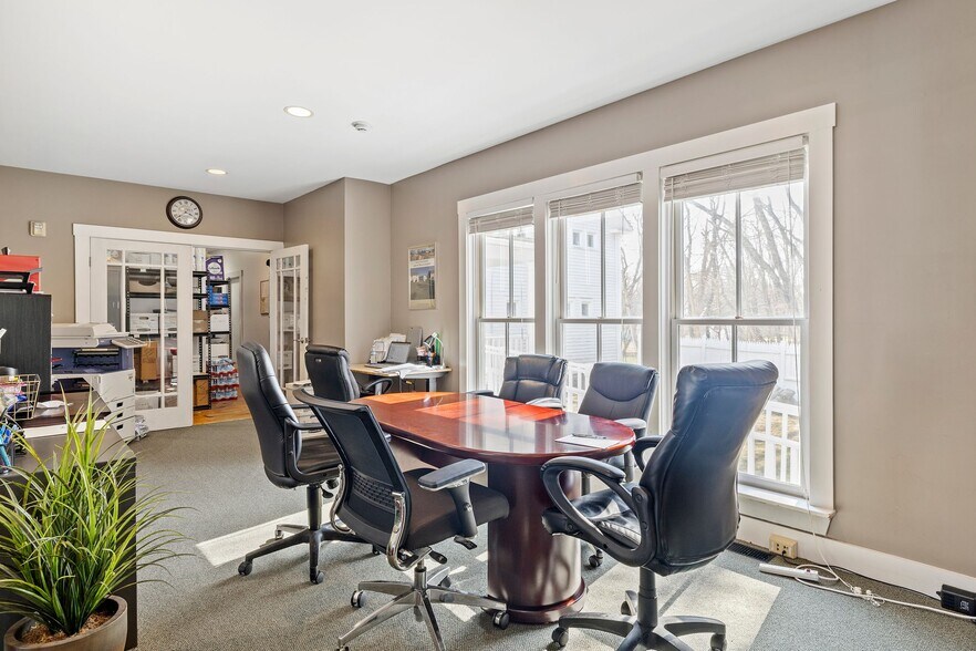 More Photos Of 183 Mammoth Rd, Londonderry Medical For Lease