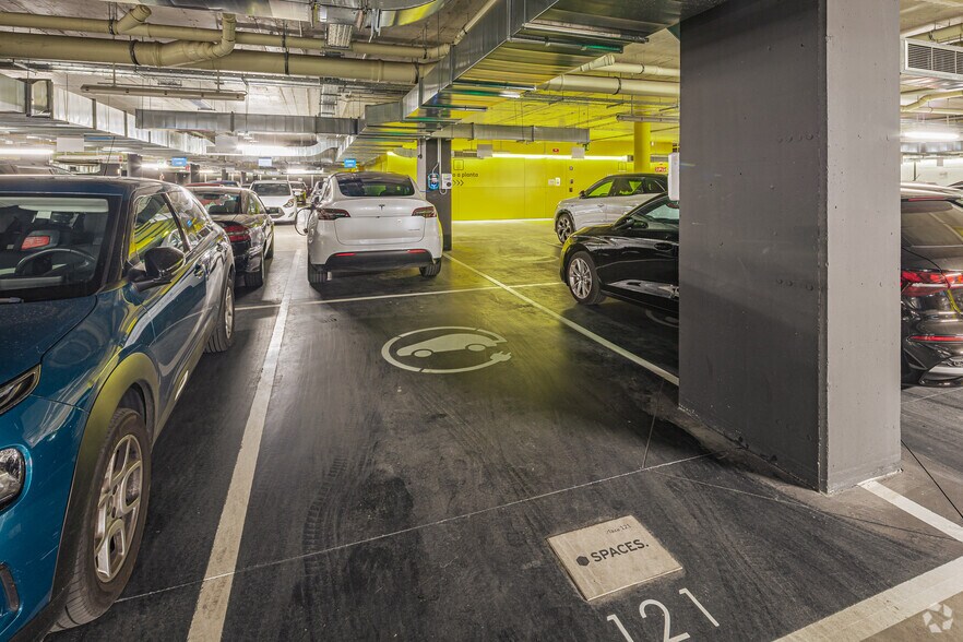 More Photos Of 1 Calle Vía de los Poblados, Madrid Coworking Space