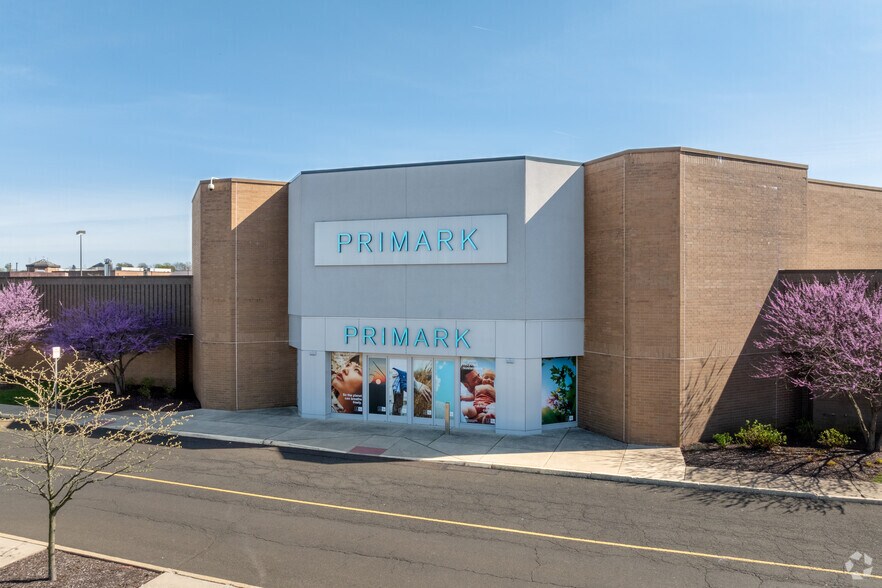 More Photos Of 2500 W Moreland Rd, Willow Grove Storefront For Lease