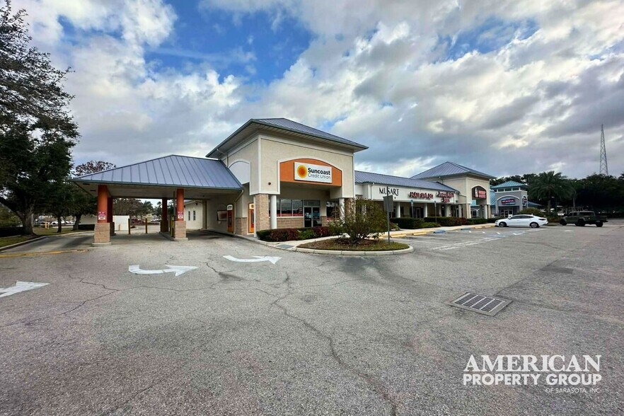 More Photos Of 5851-5871 Fruitville Rd, Sarasota General Retail For Lease