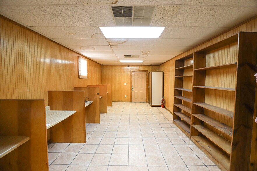 More Photos Of 14655 Kennard st, Waldo Freestanding For Lease