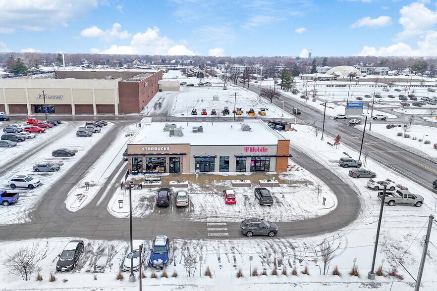 More Photos Of 2925 Grand Ave, Ames Storefront For Lease