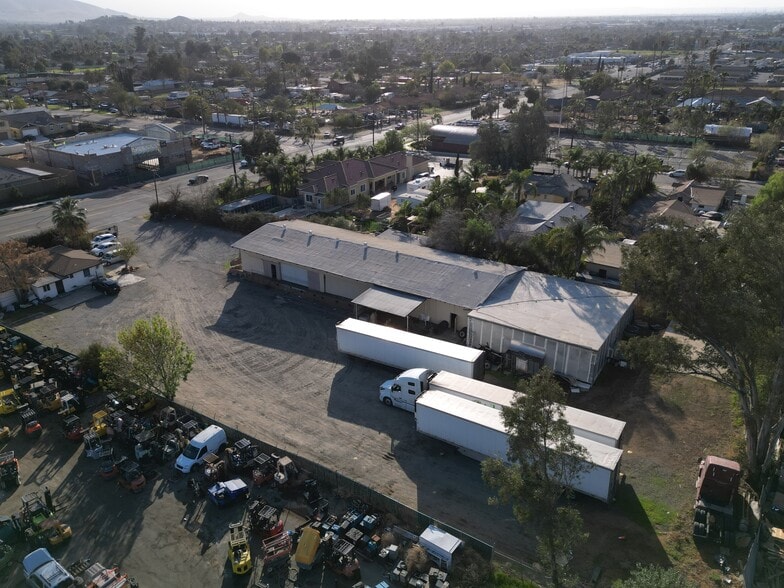 More Photos Of 8551 Mission Blvd, Jurupa Valley Warehouse For Sale