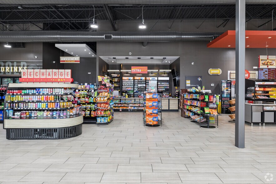 More Photos Of 715 W 4th St, Adel Service Station For Sale