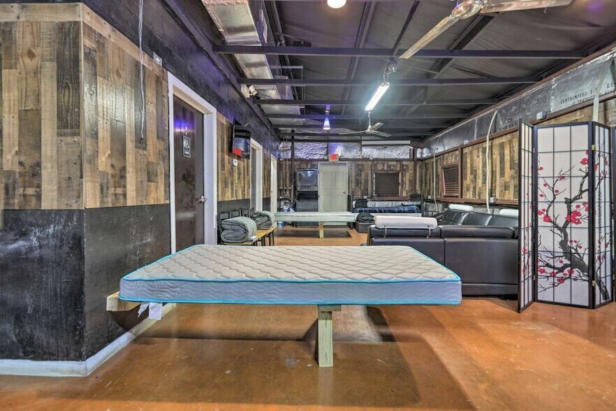 More Photos Of 6555 Navigation Blvd, Houston Warehouse For Lease