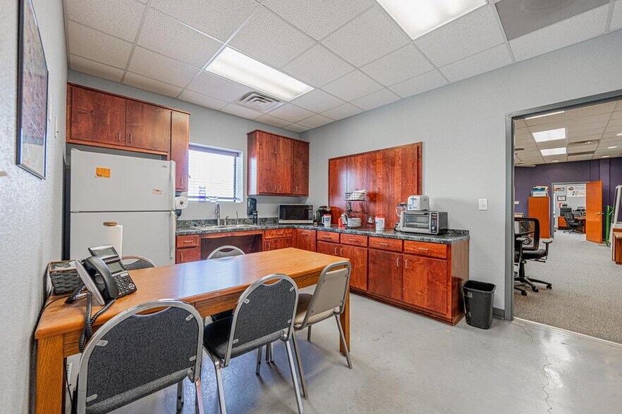 More Photos Of 650 S John Ben Shepperd Pky, Odessa Office For Sale