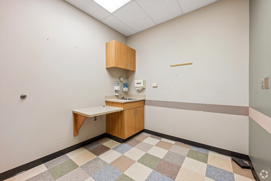 More Photos Of 800 S Tillotson Ave, Muncie Medical For Lease