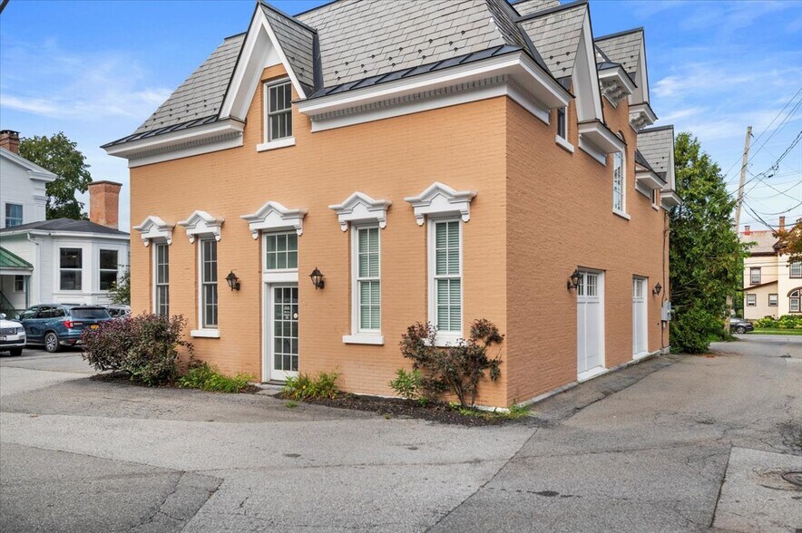 More Photos Of 6 Butler Pl, Saratoga Springs Office For Lease