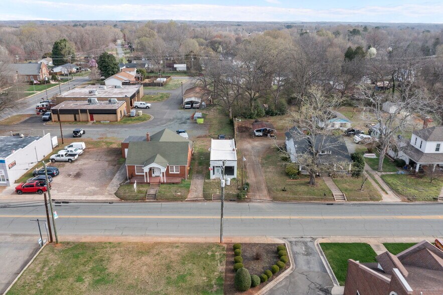 More Photos Of 215 Burlington Ave, Gibsonville Flex For Sale
