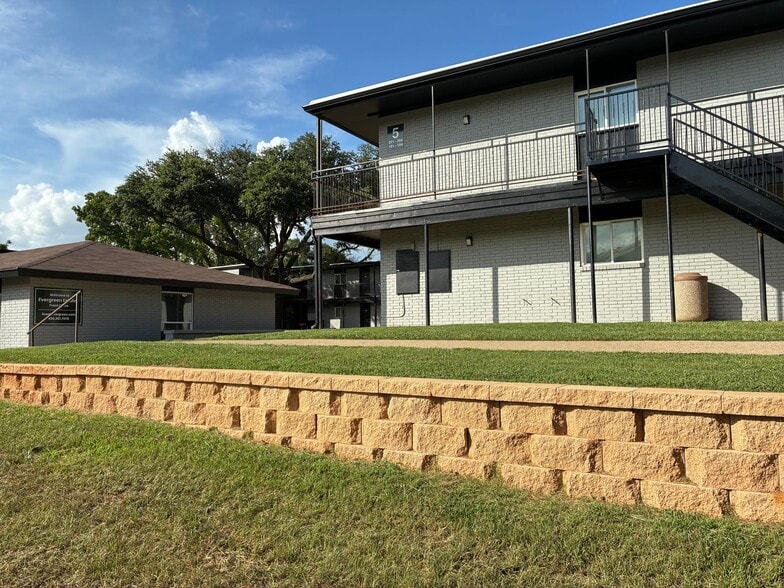 More Photos Of 717 S Green St, Longview Apartments For Sale