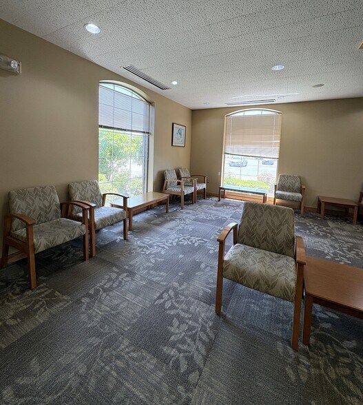 More Photos Of 1 E County Line Rd, Sandwich Medical For Lease