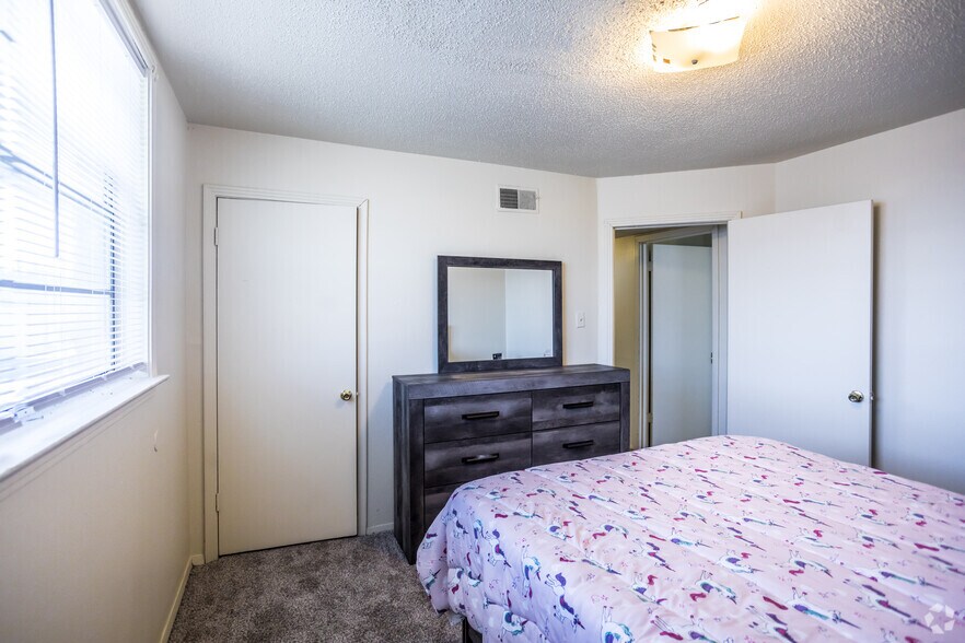 More Photos Of 2227 Airways Blvd, Memphis Apartments For Sale