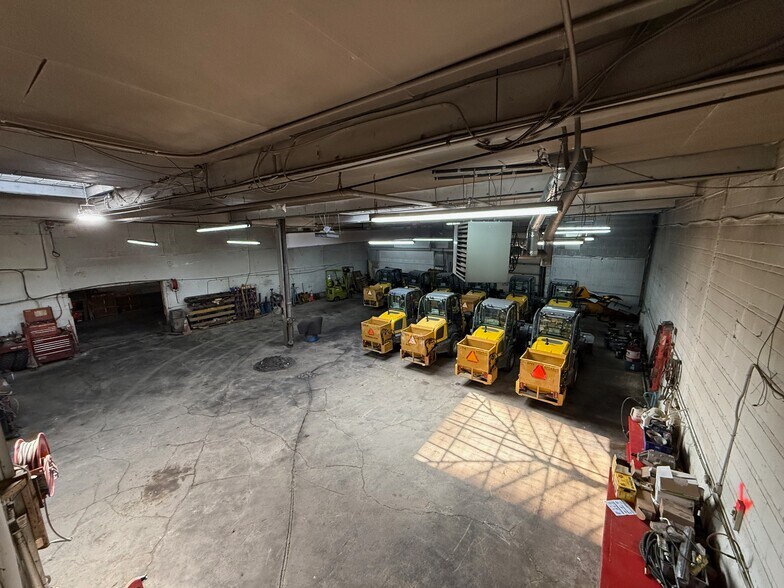 More Photos Of 4278 St Frontenac, Frontenac Auto Repair For Sale