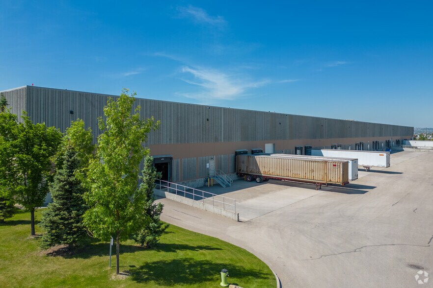 More Photos Of 10707 25th St NE, Calgary Warehouse For Lease