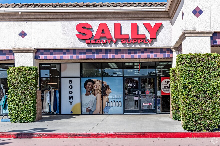 More Photos Of 14525 Lakewood Blvd, Paramount Storefront Retail Office For Sale