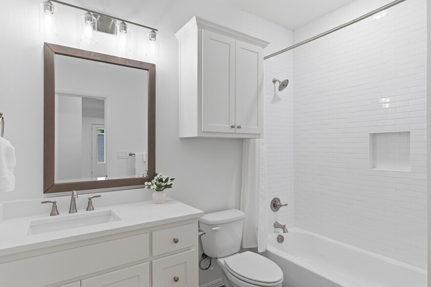 More Photos Of 200-210 Ewell st, Granbury Apartments For Sale