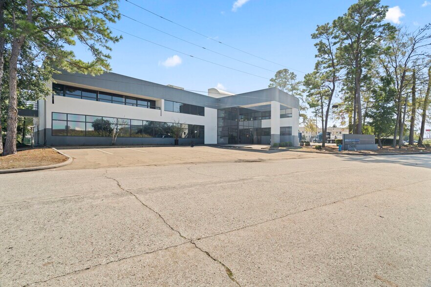 More Photos Of 25010 Oakhurst Dr, Spring Medical For Sale