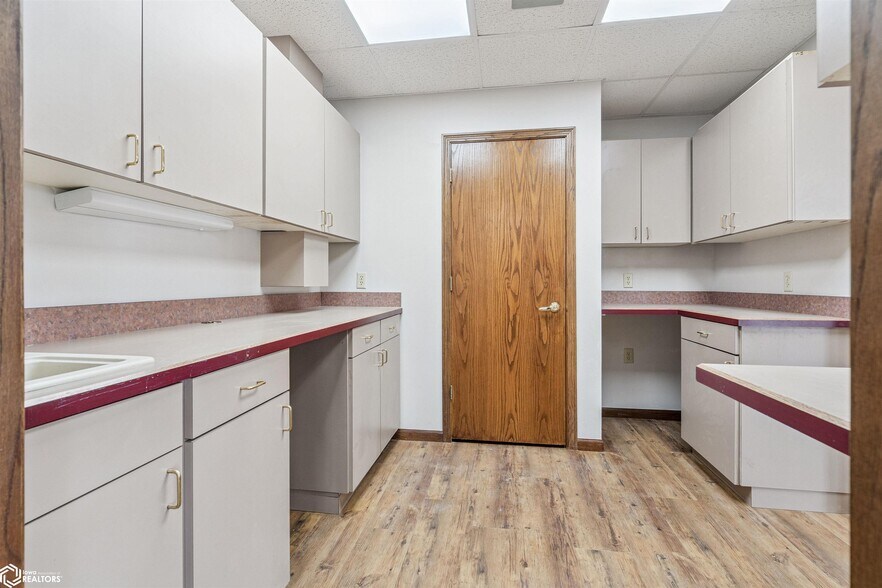 More Photos Of 3031 Flint Hills Dr, Burlington Office For Sale