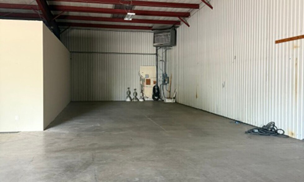 More Photos Of 1501 Allens Ln, Evansville Warehouse For Sale