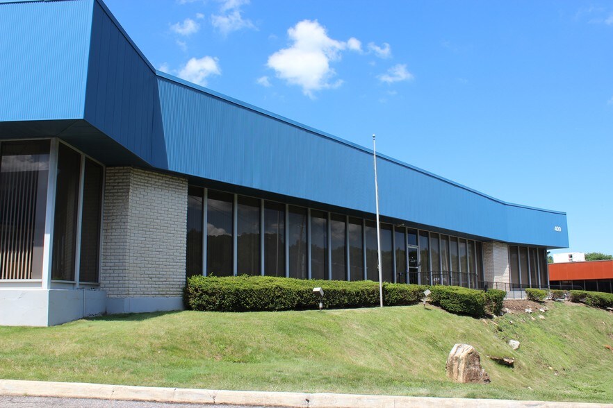 More Photos Of 400 Executive Blvd, Elmsford Light Distribution For Lease