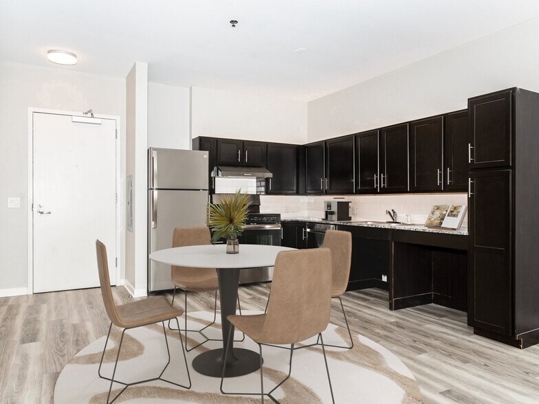 More Photos Of 6418 N Sheridan Rd, Chicago Apartments For Lease