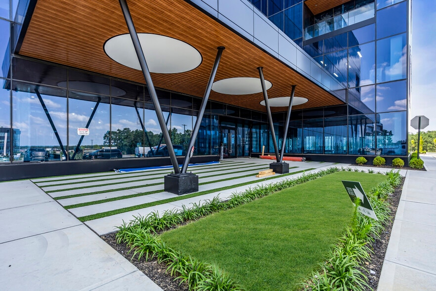 More Photos Of 500 Boulevard of Americas, Lakewood Medical For Lease