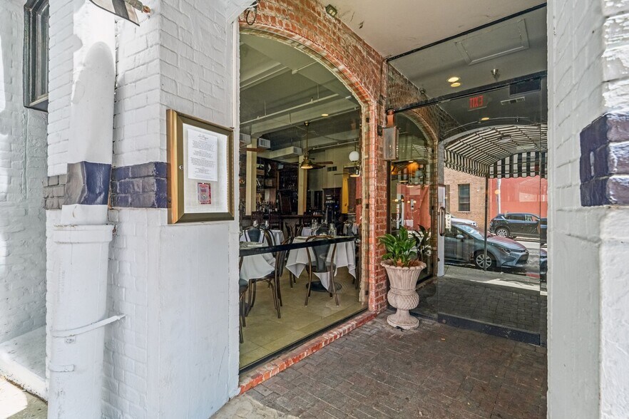 More Photos Of 746 Tchoupitoulas St, New Orleans General Retail For Sale