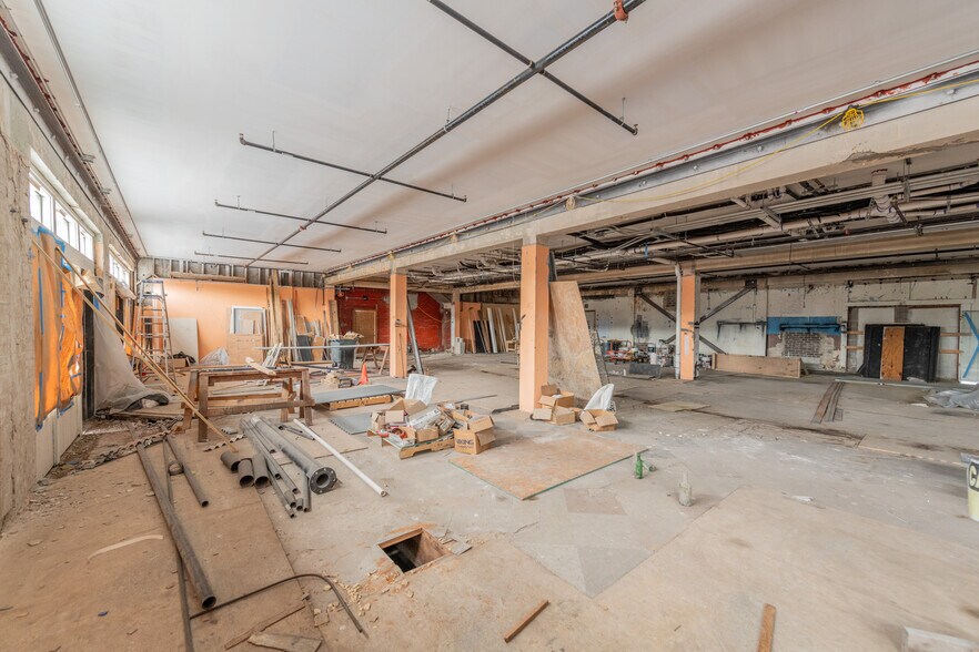 More Photos Of 1405 S Flores St, San Antonio Storefront Retail Residential For Lease