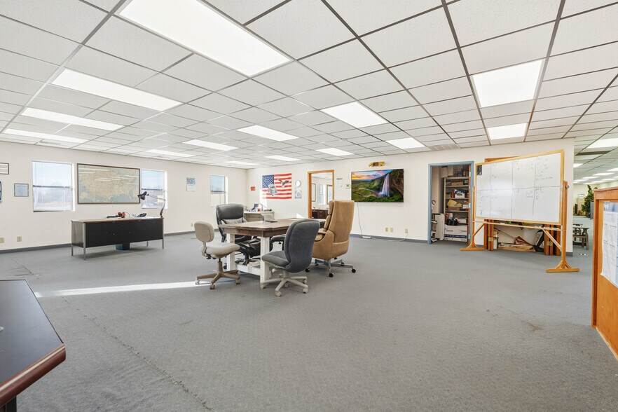 More Photos Of 604 Industrial Park Dr, Eldon Office For Sale