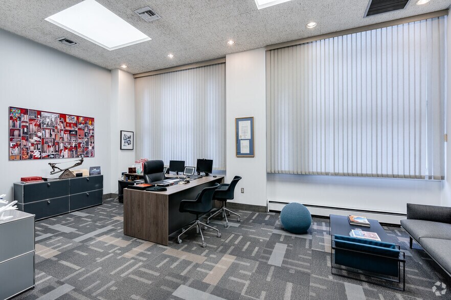 More Photos Of 1511 Walnut St, Philadelphia Office For Lease