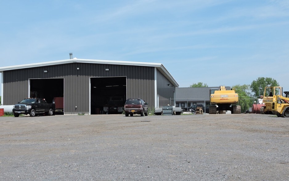 More Photos Of 18 Corporate Park Dr, Central Square Light Distribution For Lease