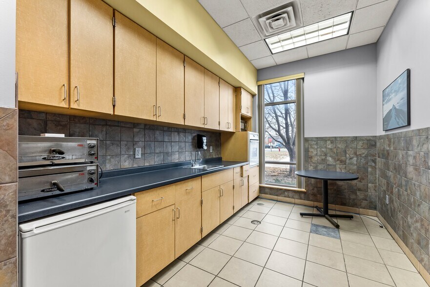 More Photos Of 11180 86th Ave N, Osseo Flex For Sale