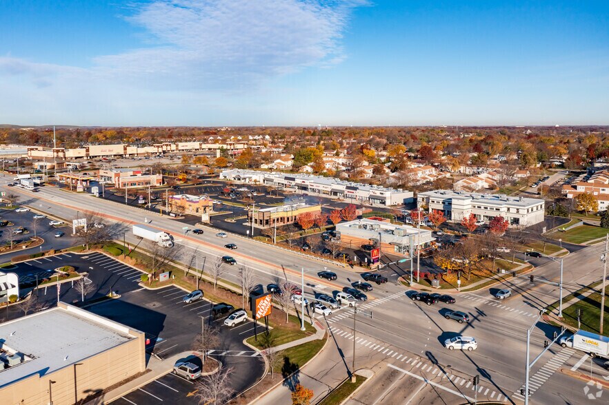 More Photos Of 240-292 Town Center Ln, Glendale Heights Unknown For Lease