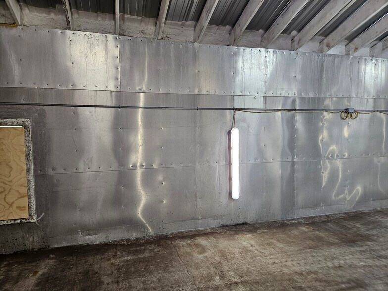 More Photos Of 777 Maher Ct, Royal Oaks Warehouse For Lease