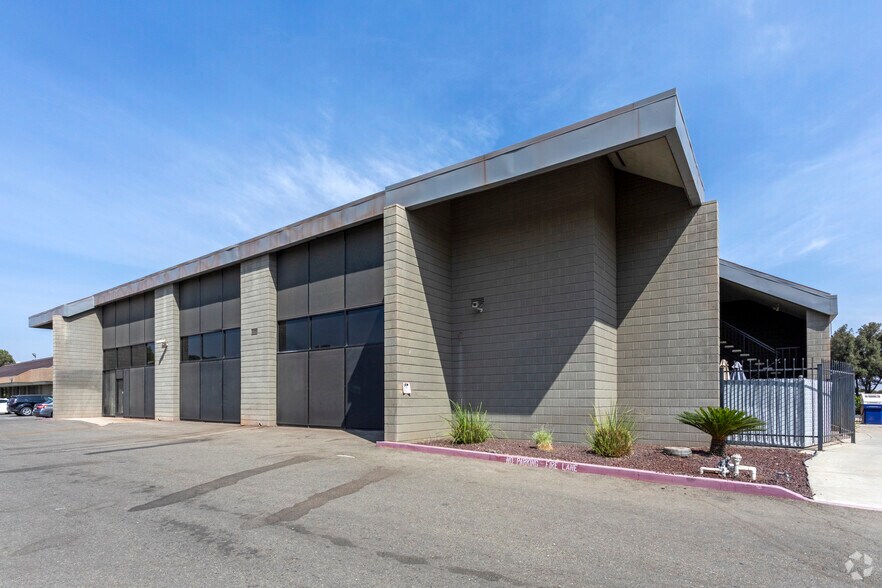 More Photos Of 5110 E Clinton Way, Fresno Office For Lease