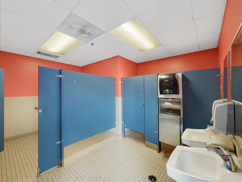 More Photos Of 4074 Northlake Blvd, Palm Beach Gardens Freestanding For Lease